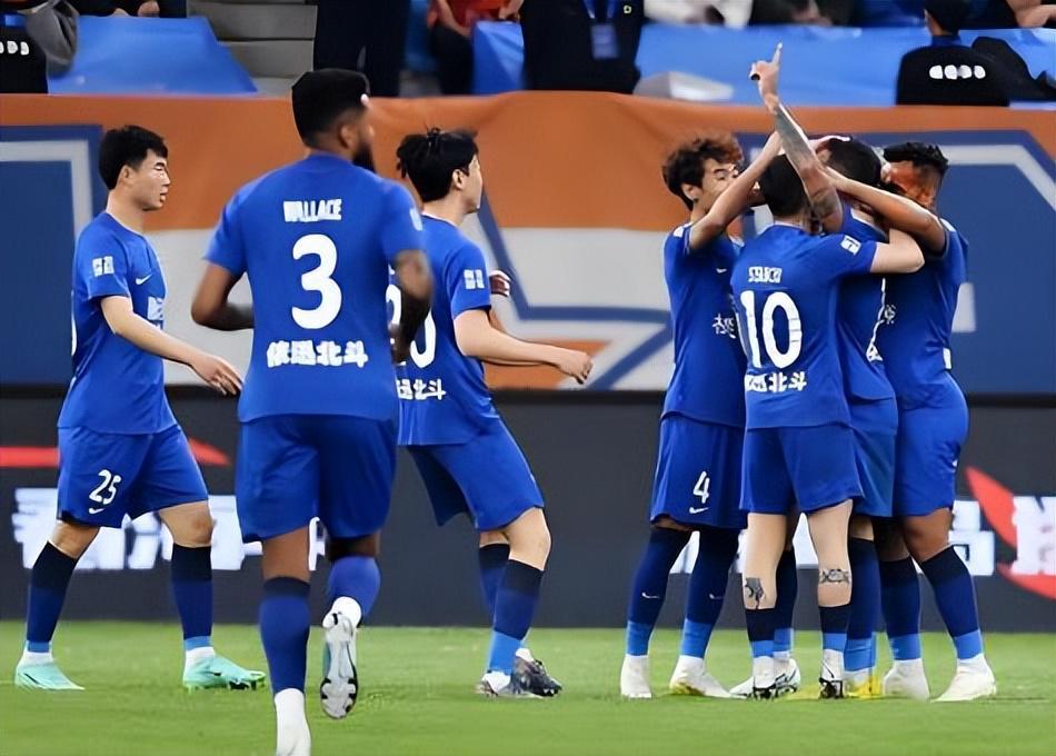 武汉三镇本土首笔重量级签约官宣!曾是上港主力国脚,值得期待