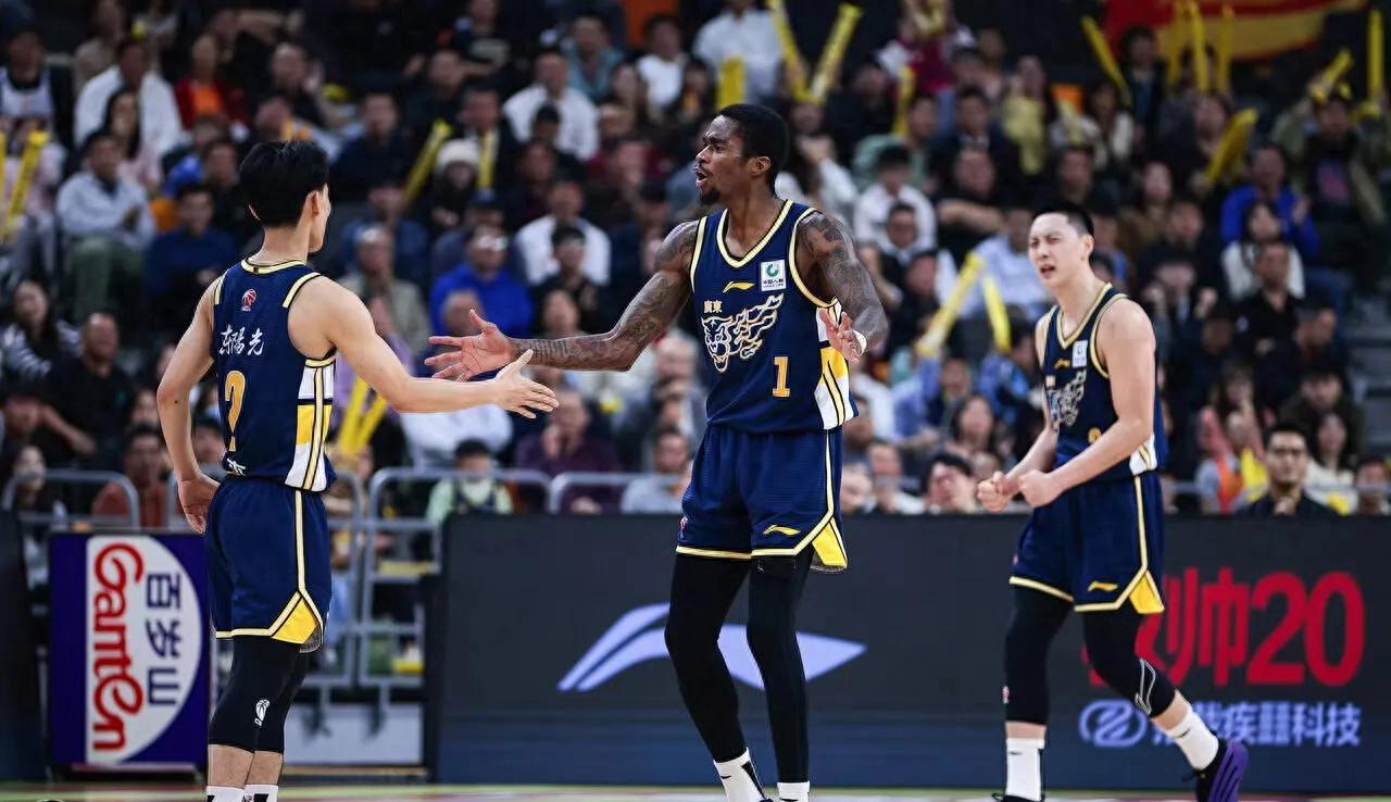 HTH Sports-广东宏远好消息！麦考尔即将复出，已开始对抗训练